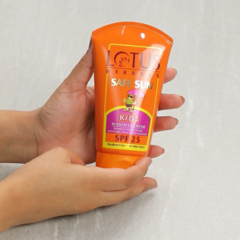 LOTUS HERBALS SAFE SUN KIDS SUNSCREEN CREAM SPF25-100G