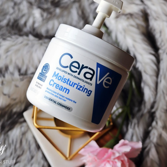 CeraVe Moisturizing Cream, Body and Face Moisturizer for Dry Skin, Body Cream with Hyaluronic Acid and Ceramides, Daily Moisturizer, Oil-Free, Fragrance Free, Non-Comedogenic, 19 Ounce